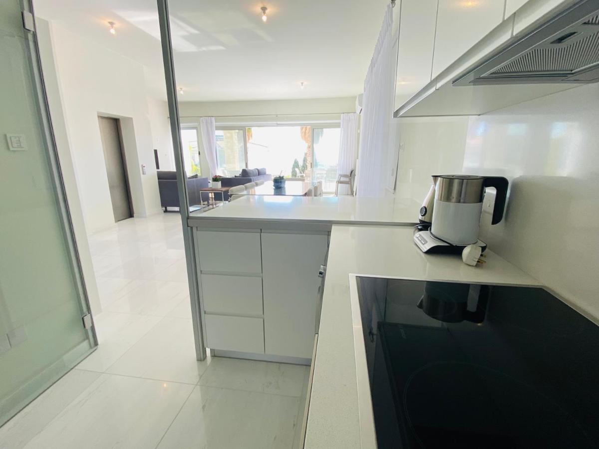 Coral Bay Beach Villa Paphos Exterior photo