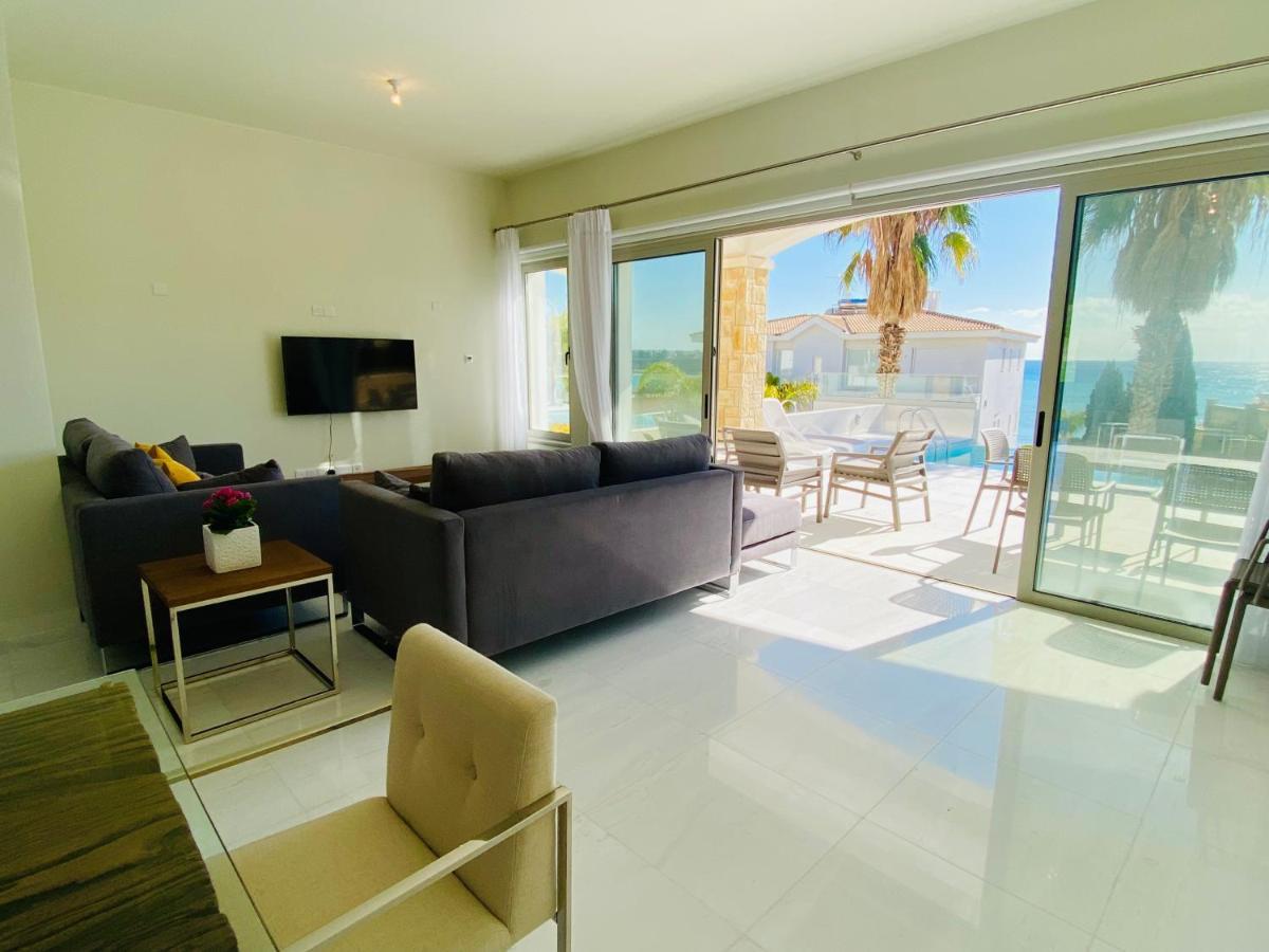 Coral Bay Beach Villa Paphos Exterior photo