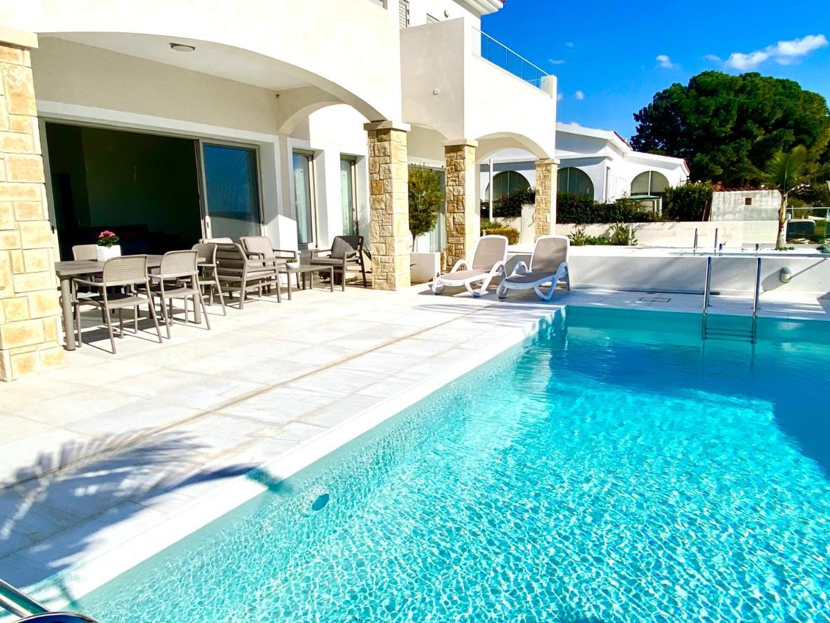 Coral Bay Beach Villa Paphos Exterior photo