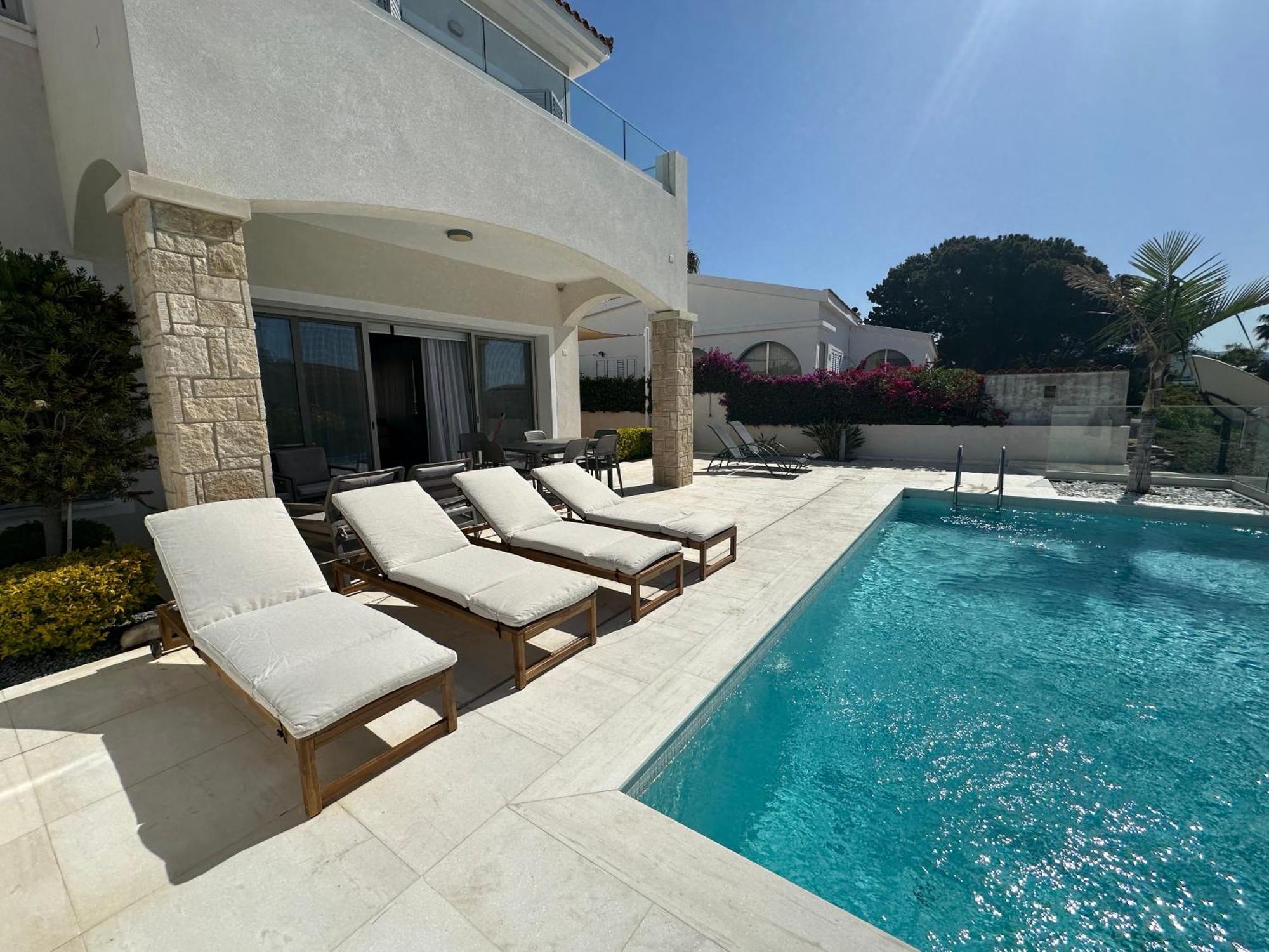 Coral Bay Beach Villa Paphos Exterior photo